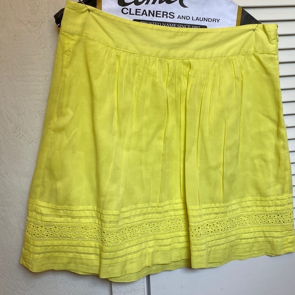 Ann Taylor Loft yellow embroidered flat front gathered circle skater mini skirt‎